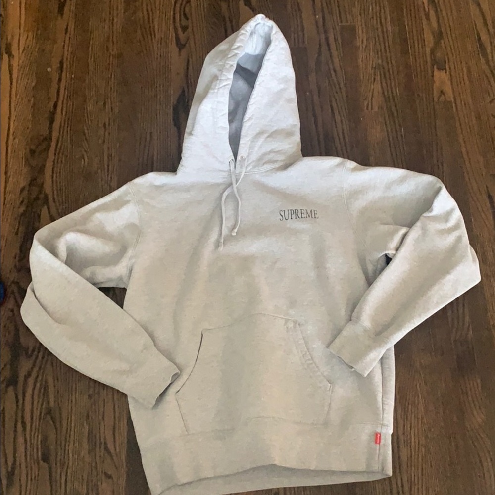Supreme sweatshirt size medium